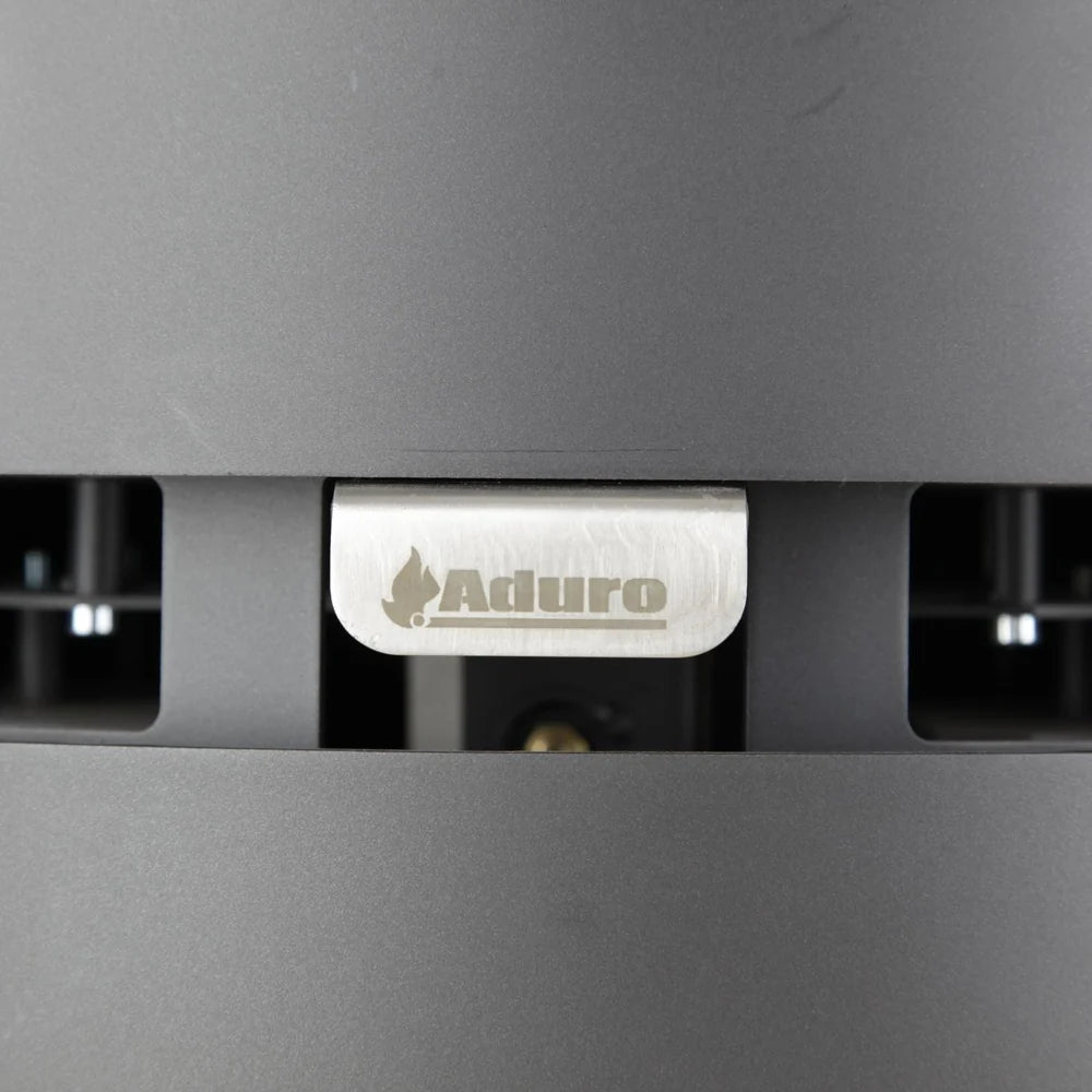 Närbild på Aduro-tronic luftreglaget under luckan på Aduro 9.8 braskamin