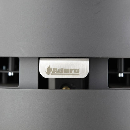 Närbild på Aduro-tronic luftreglaget under luckan på Aduro 9.8 braskamin