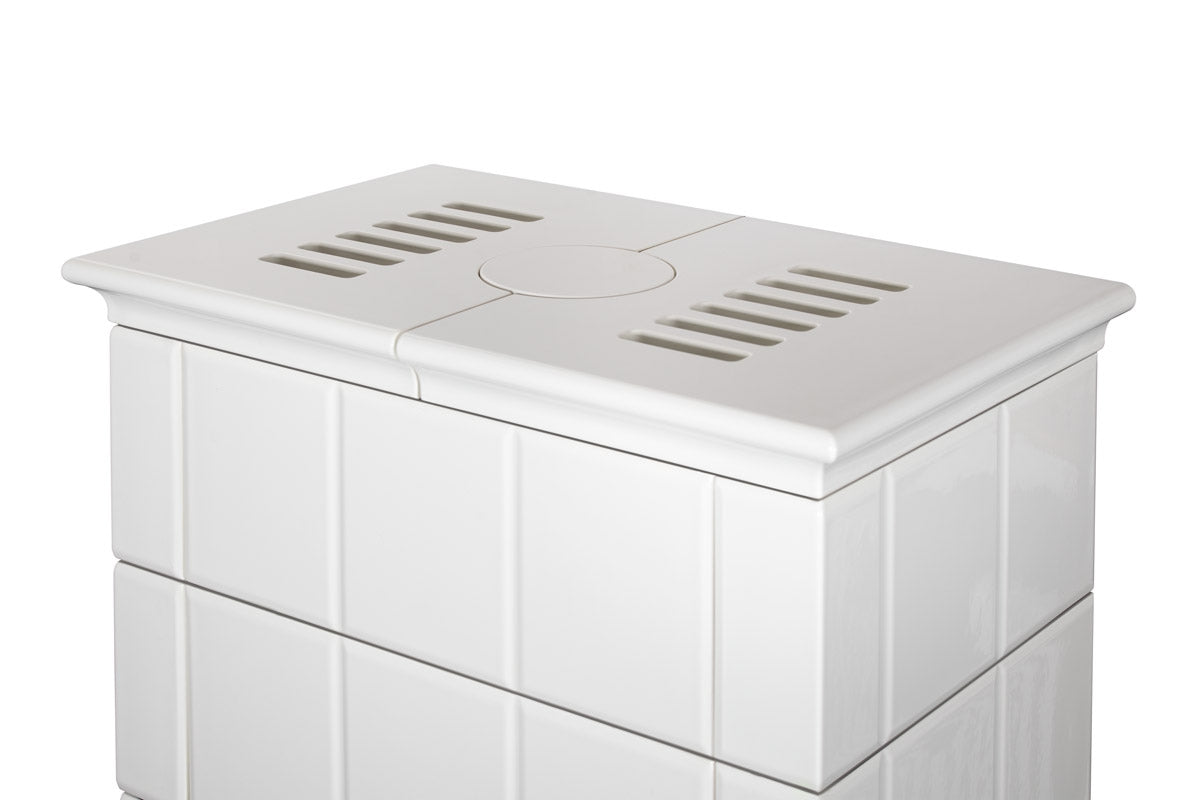 Närbild på den vita keramiska toppskivan med ventilationsöppningar på Romotop Baracca 10.