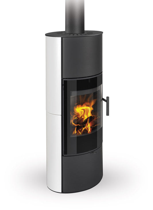 Romotop Laredo 01 A ackumulerande kamin i keramik med avrundat glas och brinnande eld